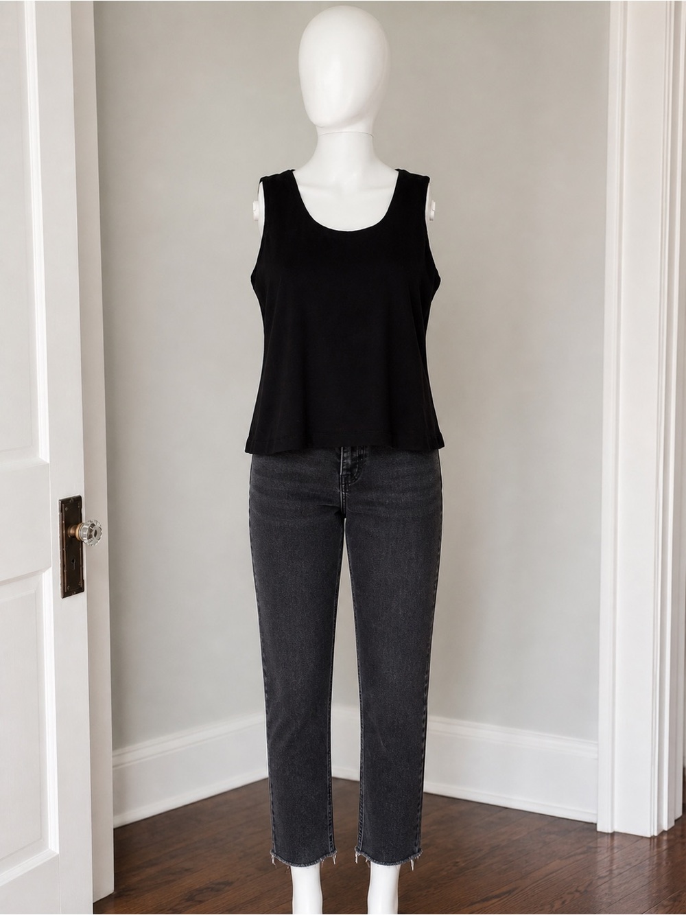 AKIRA Black Sleeveless Scoop Neck Cami Tank SZ SM Minimalist